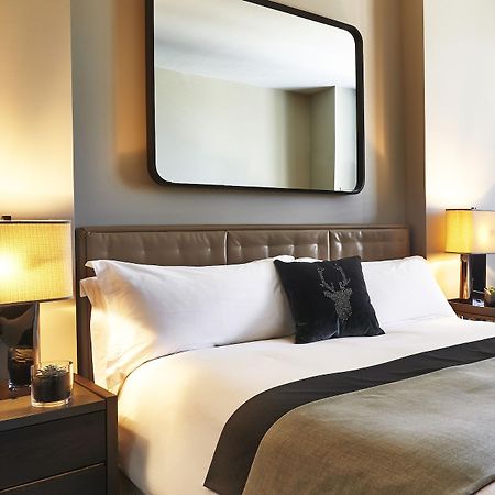 Sixty Soho Hotel New York Exterior foto A bedroom at the hotel