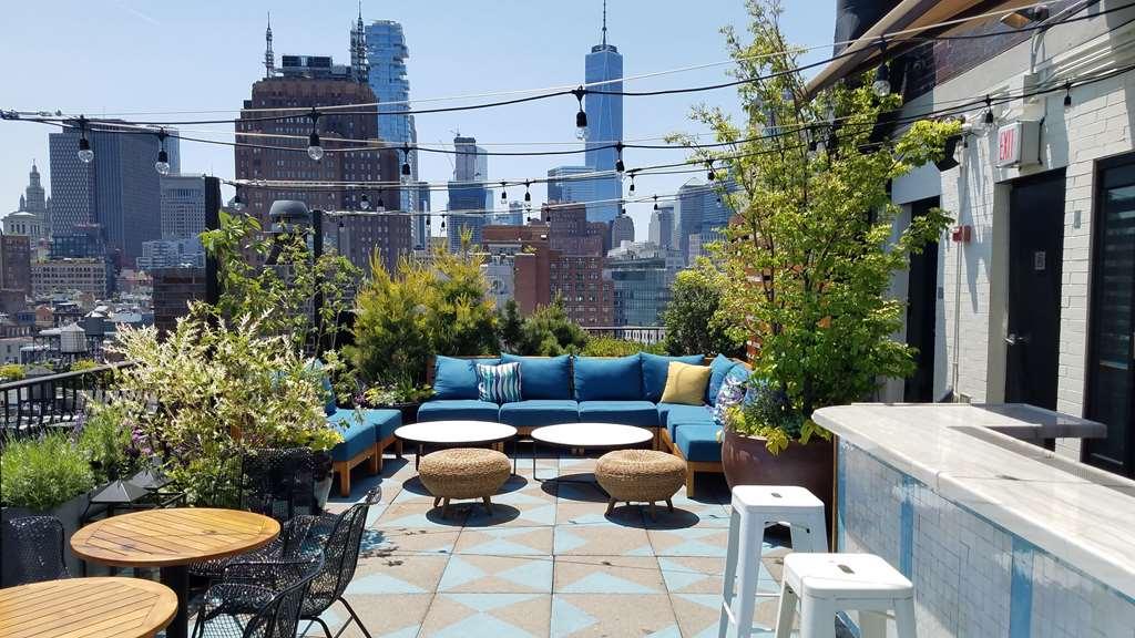 Sixty Soho Hotel New York Restaurant foto Rooftop bar at the Standard East Village