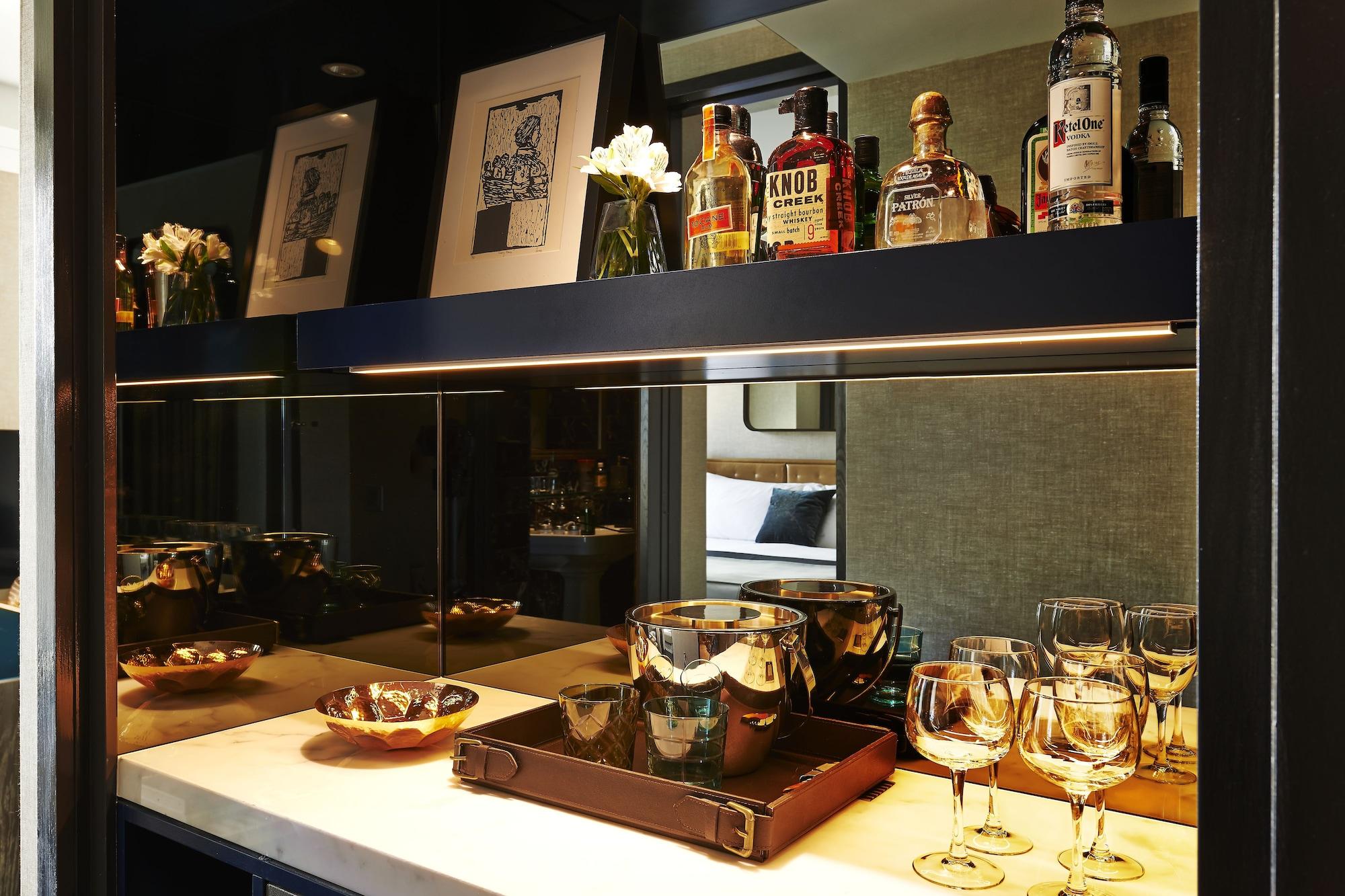 Sixty Soho Hotel New York Exterior foto A wet bar
