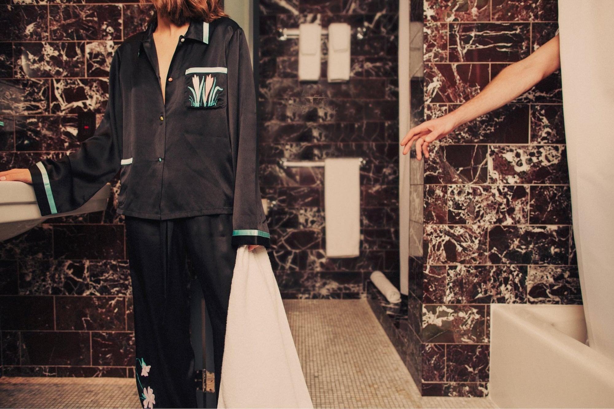 Sixty Soho Hotel New York Exterior foto A modern-day chambermaid