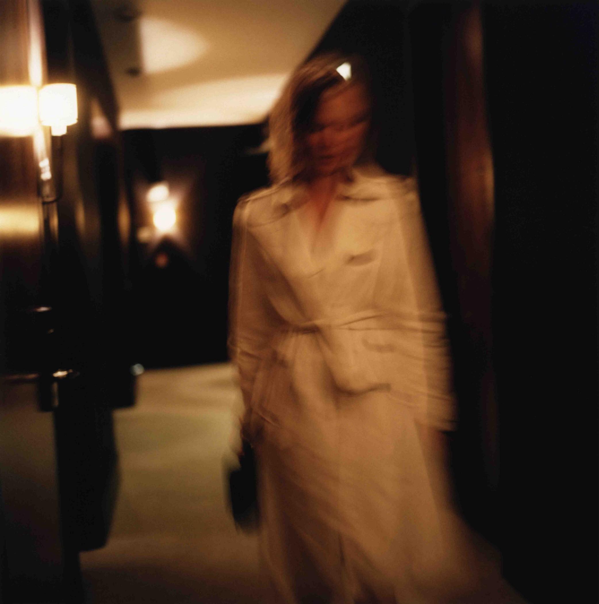 Sixty Soho Hotel New York Exterior foto A woman wearing a bathrobe