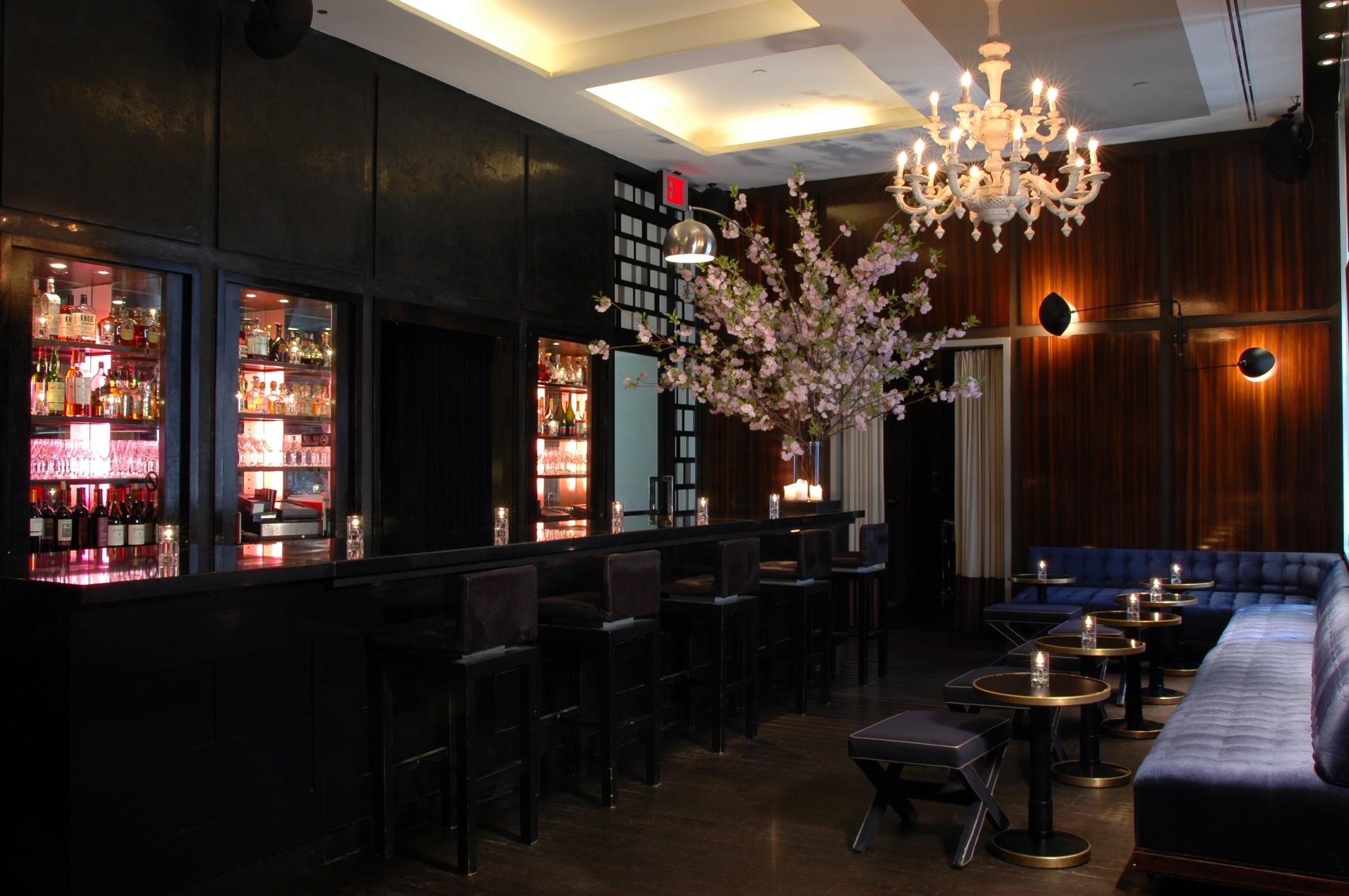 Sixty Soho Hotel New York Exterior foto The bar at the Standard East Village